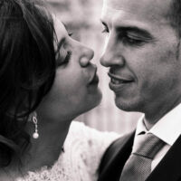 novios_beso_blanco_negro_boda novios beso blanco negro boda